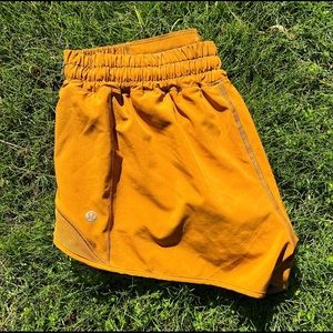 Lululemon Hotty Hot Short II LR *2.5"